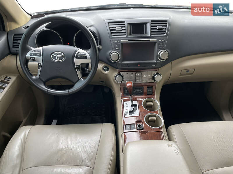 Внедорожник / Кроссовер Toyota Highlander 2013 в Днепре