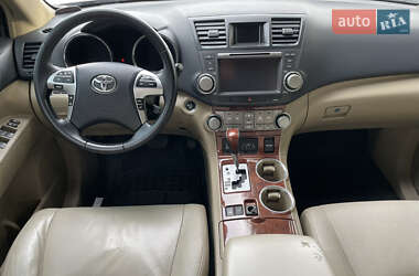 Внедорожник / Кроссовер Toyota Highlander 2013 в 