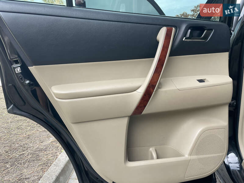 Внедорожник / Кроссовер Toyota Highlander 2013 в Днепре