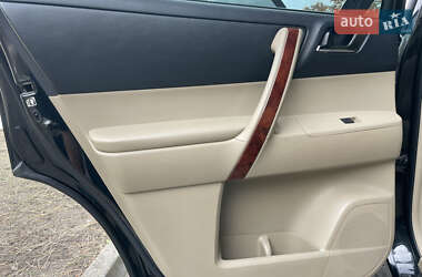 Внедорожник / Кроссовер Toyota Highlander 2013 в 