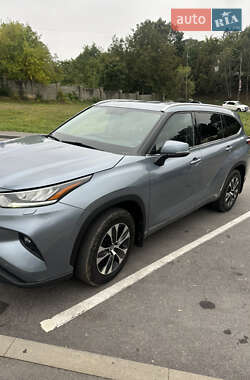 Внедорожник / Кроссовер Toyota Highlander 2020 в 