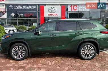 Внедорожник / Кроссовер Toyota Highlander 2022 в 