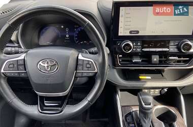 Внедорожник / Кроссовер Toyota Highlander 2022 в 