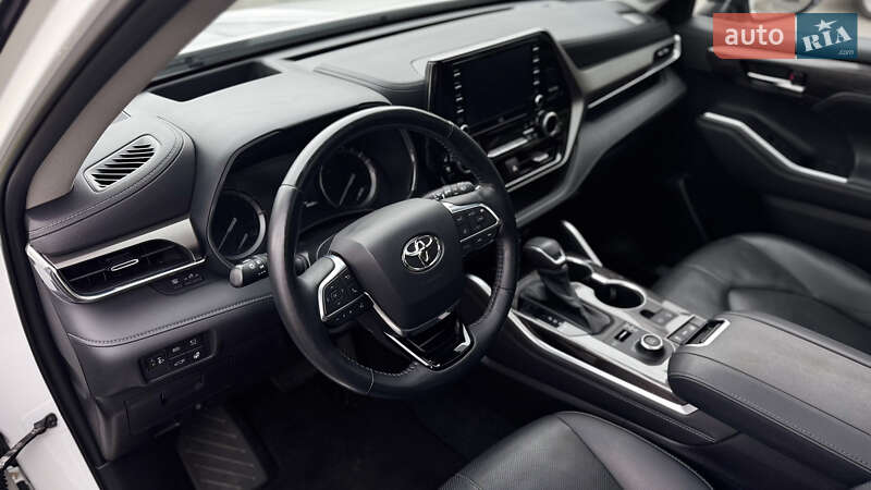 Внедорожник / Кроссовер Toyota Highlander 2020 в Черновцах