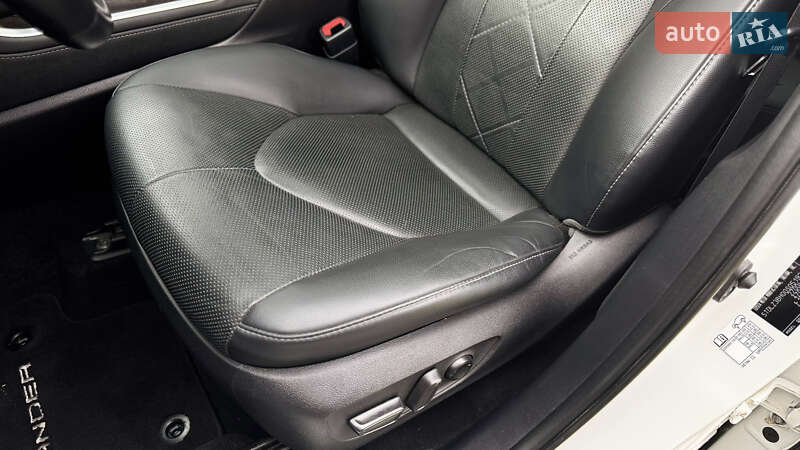 Внедорожник / Кроссовер Toyota Highlander 2020 в Черновцах