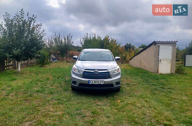 Позашляховик / Кросовер Toyota Highlander 2016 в  фото 2 Позашляховик / Кросовер Toyota Highlander 2016 в