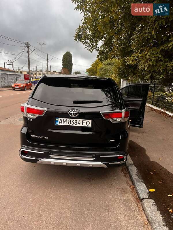 Внедорожник / Кроссовер Toyota Highlander 2015 в Житомире