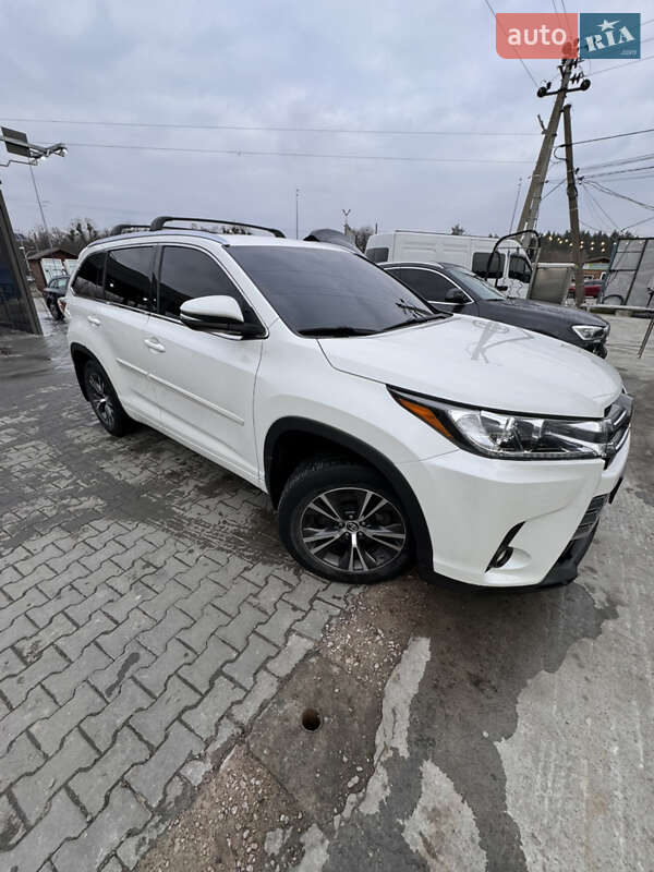 Внедорожник / Кроссовер Toyota Highlander 2016 в Бердичеве фото 4 Внедорожник / Кроссовер Toyota Highlander 2016 в Бердичеве