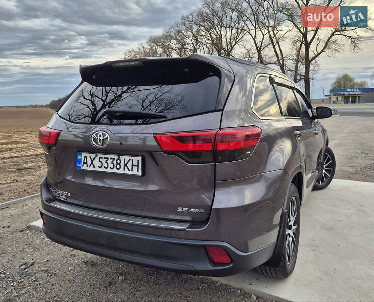 Позашляховик / Кросовер Toyota Highlander 2017 в Києві