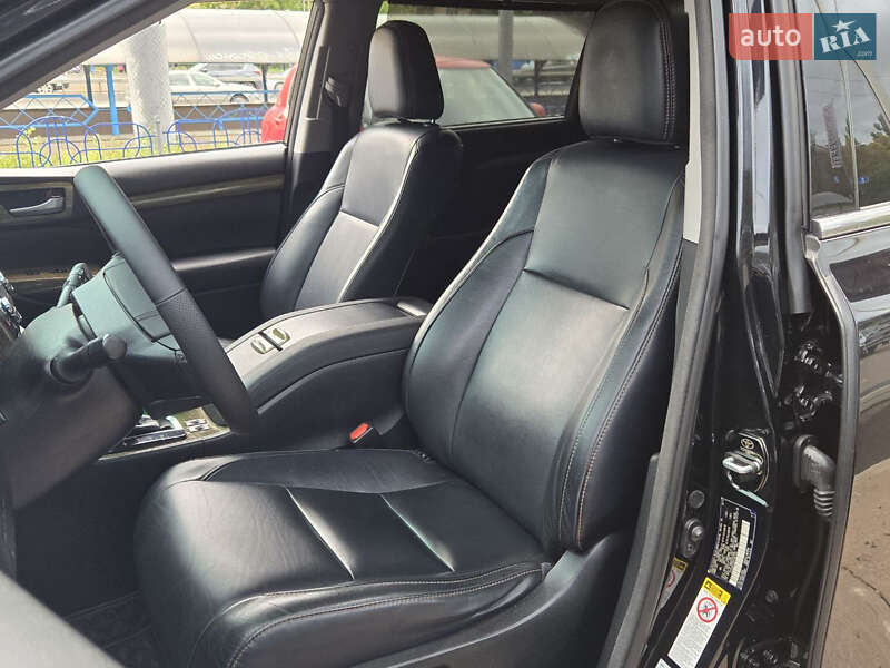 Внедорожник / Кроссовер Toyota Highlander 2017 в Киеве