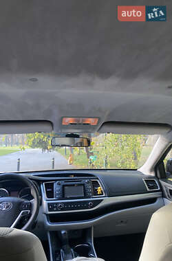 Внедорожник / Кроссовер Toyota Highlander 2016 в 