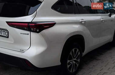Внедорожник / Кроссовер Toyota Highlander 2020 в 
