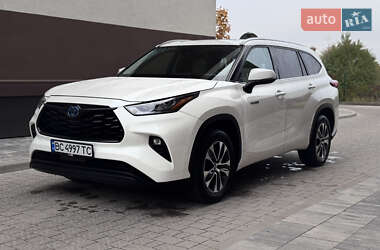 Внедорожник / Кроссовер Toyota Highlander 2020 в 