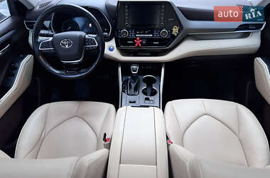 Внедорожник / Кроссовер Toyota Highlander 2020 в 