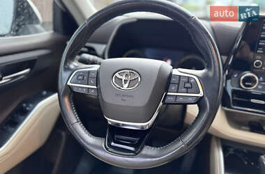 Внедорожник / Кроссовер Toyota Highlander 2020 в 