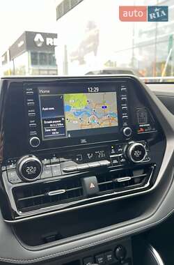 Внедорожник / Кроссовер Toyota Highlander 2021 в 