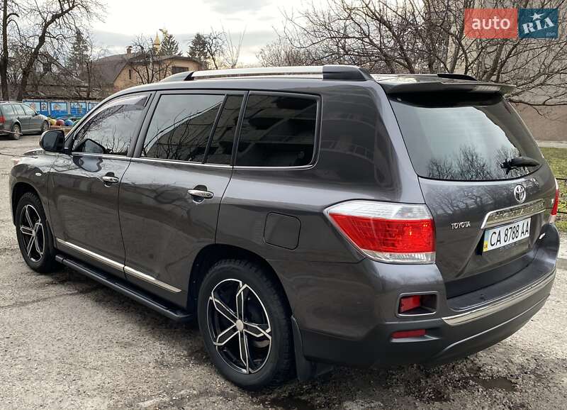 Внедорожник / Кроссовер Toyota Highlander 2013 в Черкассах