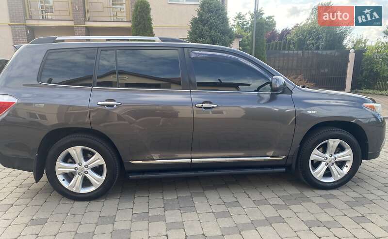 Внедорожник / Кроссовер Toyota Highlander 2013 в Черкассах