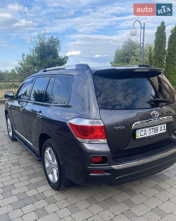 Внедорожник / Кроссовер Toyota Highlander 2013 в Черкассах