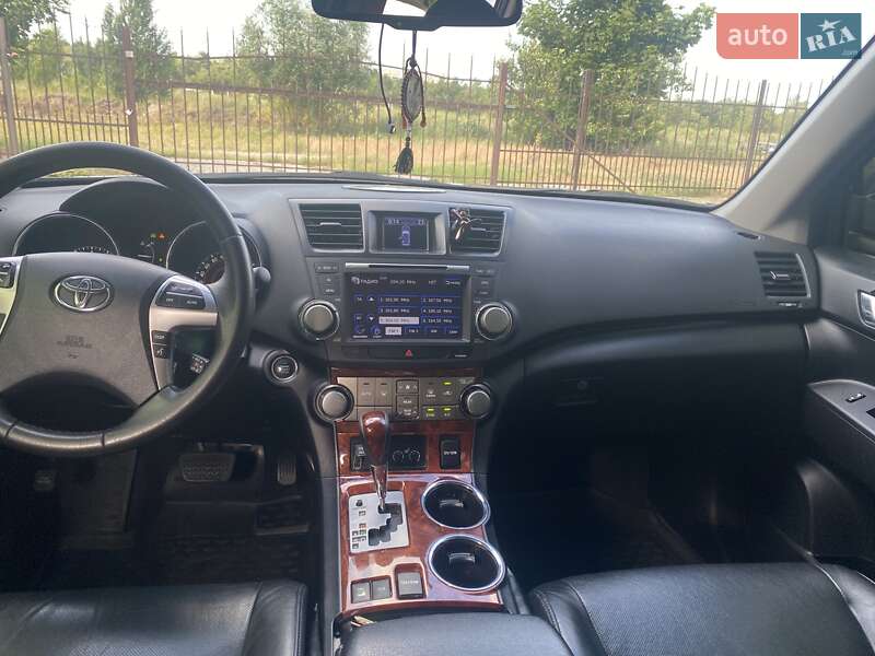 Внедорожник / Кроссовер Toyota Highlander 2013 в Черкассах