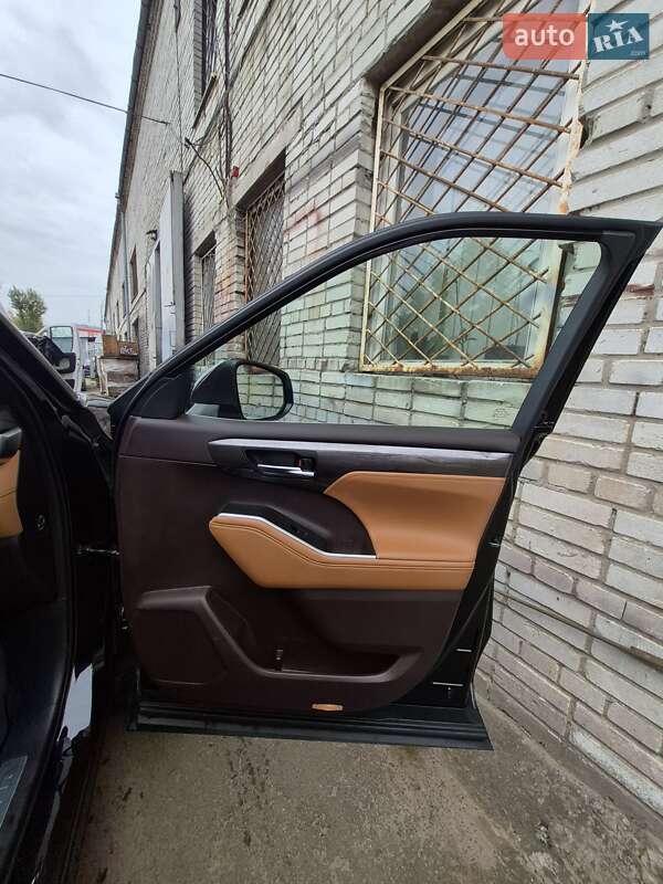 Позашляховик / Кросовер Toyota Highlander 2021 в Львові фото 10 Позашляховик / Кросовер Toyota Highlander 2021 в Львові