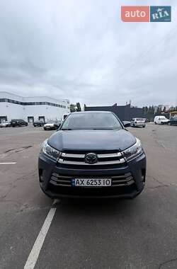 Внедорожник / Кроссовер Toyota Highlander 2017 в Киеве