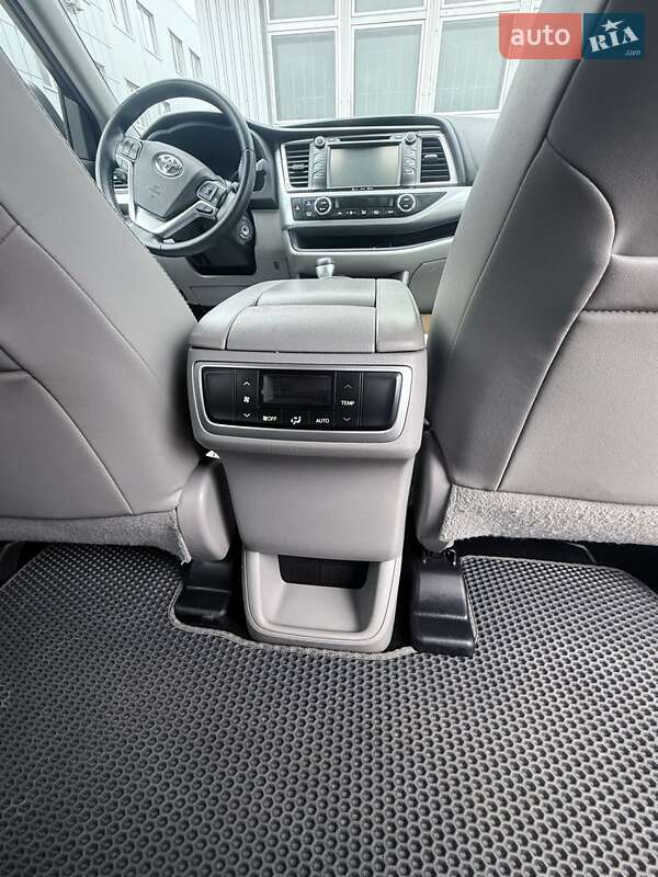 Внедорожник / Кроссовер Toyota Highlander 2017 в Киеве фото 6 Внедорожник / Кроссовер Toyota Highlander 2017 в Киеве