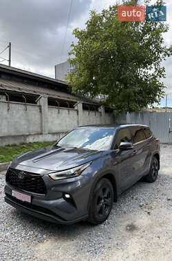 Внедорожник / Кроссовер Toyota Highlander 2021 в Ровно