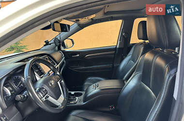 Позашляховик / Кросовер Toyota Highlander 2018 в 