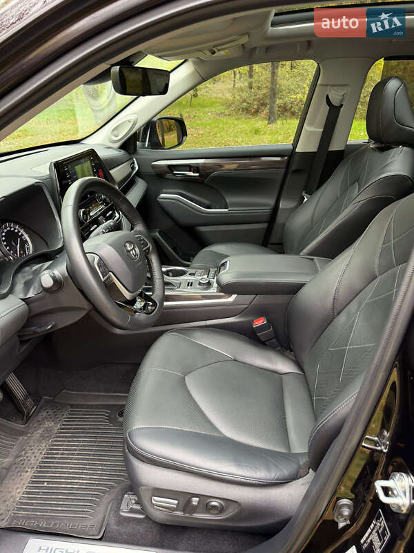 Внедорожник / Кроссовер Toyota Highlander 2022 в Днепре