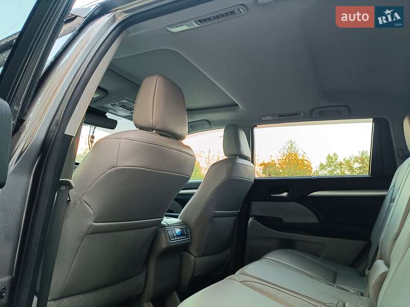 Внедорожник / Кроссовер Toyota Highlander 2017 в Днепре фото 37 Внедорожник / Кроссовер Toyota Highlander 2017 в Днепре