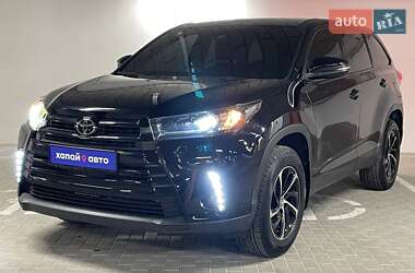 Внедорожник / Кроссовер Toyota Highlander 2018 в Киеве