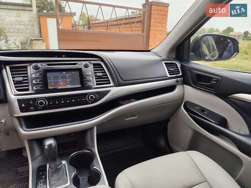Позашляховик / Кросовер Toyota Highlander 2015 в Дніпрі