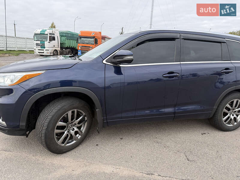 Позашляховик / Кросовер Toyota Highlander 2015 в Переяславі