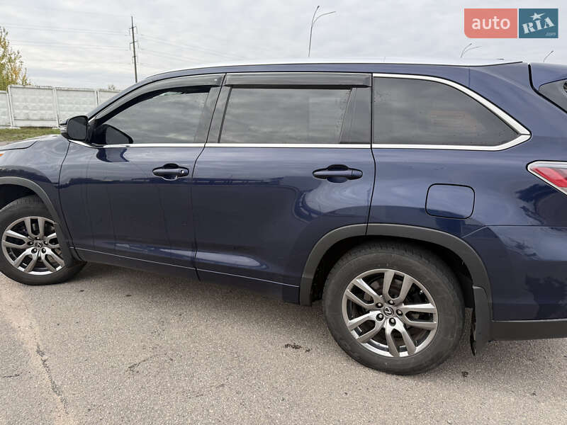 Позашляховик / Кросовер Toyota Highlander 2015 в Переяславі