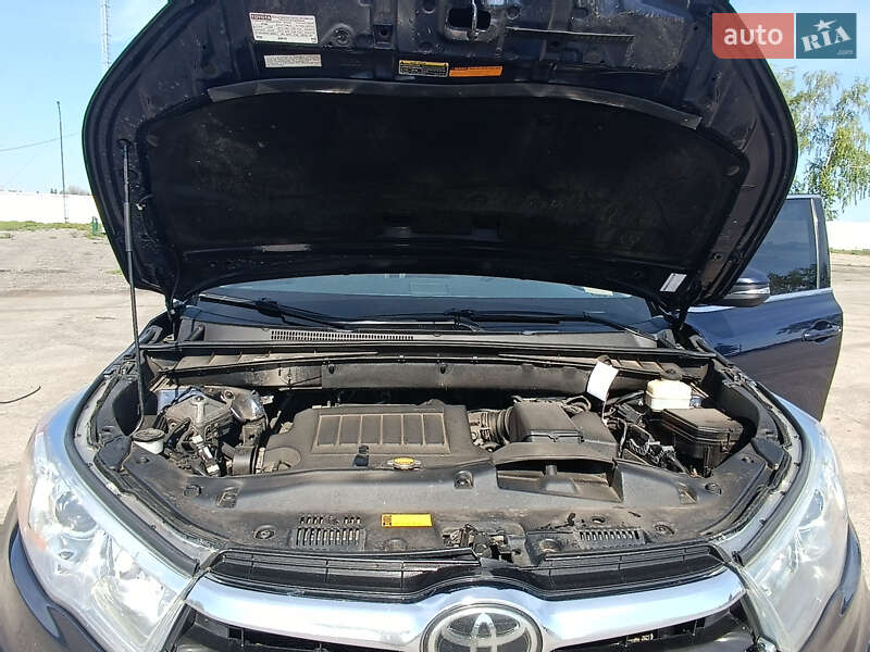 Позашляховик / Кросовер Toyota Highlander 2015 в Переяславі