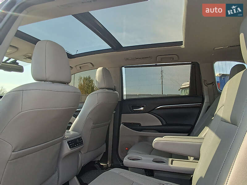 Позашляховик / Кросовер Toyota Highlander 2015 в Переяславі
