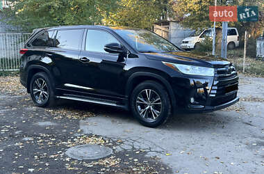 Внедорожник / Кроссовер Toyota Highlander 2017 в Хмельницком