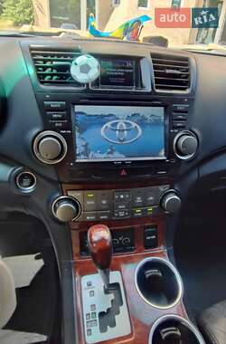 Внедорожник / Кроссовер Toyota Highlander 2011 в 