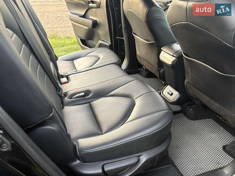 Внедорожник / Кроссовер Toyota Highlander 2020 в Луцке