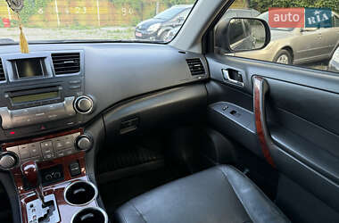 Внедорожник / Кроссовер Toyota Highlander 2011 в 