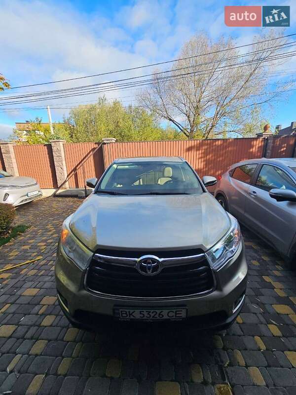 Внедорожник / Кроссовер Toyota Highlander 2016 в Киеве