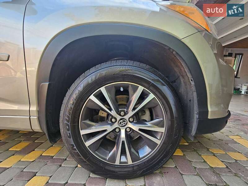 Внедорожник / Кроссовер Toyota Highlander 2016 в Киеве