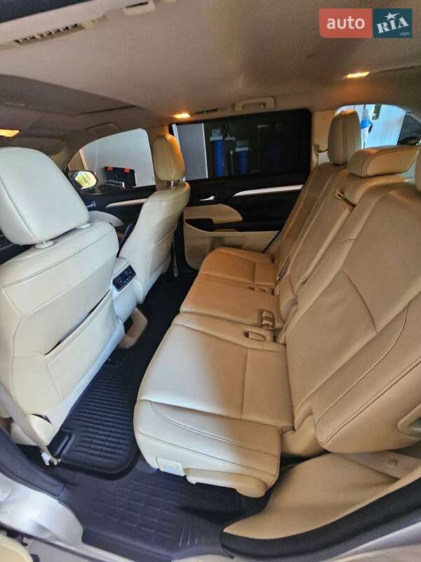 Внедорожник / Кроссовер Toyota Highlander 2016 в Киеве