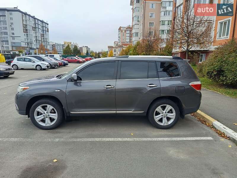 Внедорожник / Кроссовер Toyota Highlander 2011 в Буче