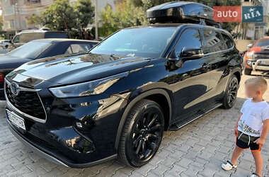 Внедорожник / Кроссовер Toyota Highlander 2022 в Кременце
