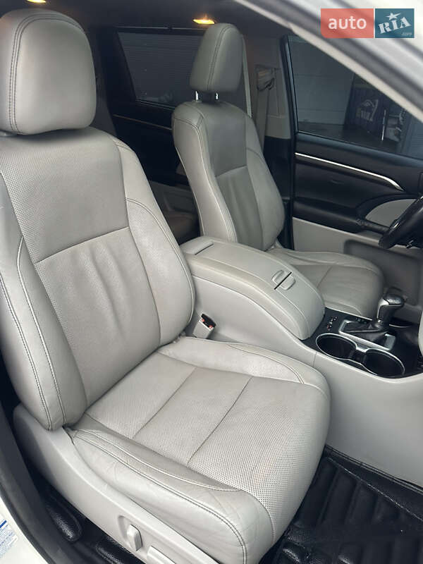 Внедорожник / Кроссовер Toyota Highlander 2014 в Харькове фото 17 Внедорожник / Кроссовер Toyota Highlander 2014 в Харькове