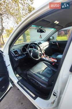 Внедорожник / Кроссовер Toyota Highlander 2010 в Киеве