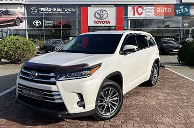Позашляховик / Кросовер Toyota Highlander 2017 в Хмельницькому