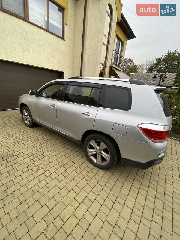 Внедорожник / Кроссовер Toyota Highlander 2012 в Черкассах